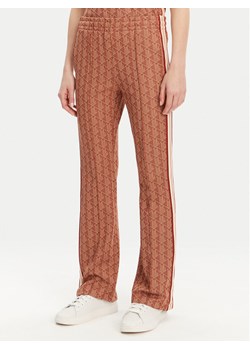 Lacoste Spodnie dresowe XF9313 Pomarańczowy Regular Fit ze sklepu MODIVO w kategorii Spodnie damskie - zdjęcie 182679398