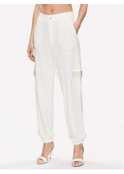 Liu Jo Sport Spodnie dresowe TA3156 J5942 Biały Regular Fit ze sklepu MODIVO w kategorii Spodnie damskie - zdjęcie 182679775