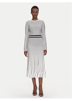 Fracomina Sukienka dzianinowa FS25SD5002K501N8 Biały Slim Fit ze sklepu MODIVO w kategorii Sukienki - zdjęcie 182680406
