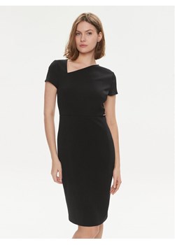 Calvin Klein Sukienka koktajlowa K20K206277 Czarny Regular Fit ze sklepu MODIVO w kategorii Sukienki - zdjęcie 182681177