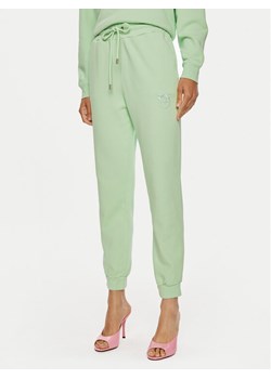 Pinko Spodnie dresowe Carico 100371 A21P Zielony Regular Fit ze sklepu MODIVO w kategorii Spodnie damskie - zdjęcie 182681398