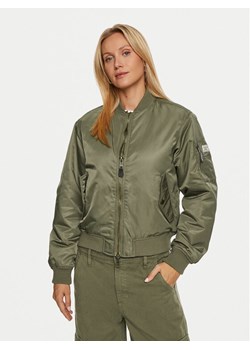 Guess Jeans Kurtka bomber W4YL01 WG932 Khaki Regular Fit ze sklepu MODIVO w kategorii Kurtki damskie - zdjęcie 182681469