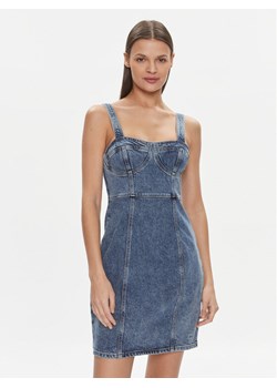 Tommy Jeans Sukienka jeansowa DW0DW17054 Niebieski Slim Fit ze sklepu MODIVO w kategorii Sukienki - zdjęcie 182681899
