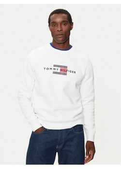 Tommy Hilfiger Bluza MW0MW35541 Biały Regular Fit ze sklepu MODIVO w kategorii Bluzy męskie - zdjęcie 182683575