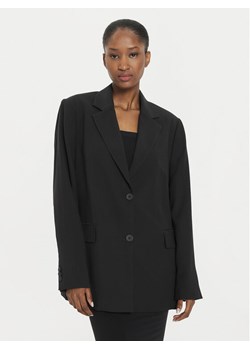 Calvin Klein Jeans Marynarka J20J223926 Czarny Relaxed Fit ze sklepu MODIVO w kategorii Marynarki damskie - zdjęcie 182683895