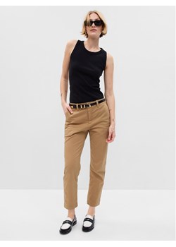 Gap Spodnie materiałowe 541213-01 Brązowy Regular Fit ze sklepu MODIVO w kategorii Spodnie damskie - zdjęcie 182684426