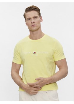 Tommy Hilfiger T-Shirt Tommy Logo Tee MW0MW11797 Żółty Regular Fit ze sklepu MODIVO w kategorii T-shirty męskie - zdjęcie 182686917