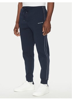 Michael Kors Spodnie dresowe CT4524J5MF Granatowy Regular Fit ze sklepu MODIVO w kategorii Spodnie męskie - zdjęcie 182686988