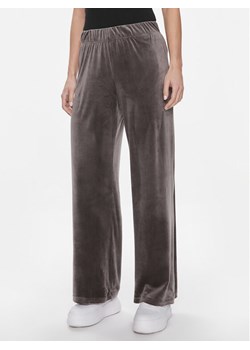 ONLY Spodnie dzianinowe Rebel 15311822 Szary Straight Fit ze sklepu MODIVO w kategorii Spodnie damskie - zdjęcie 182688125