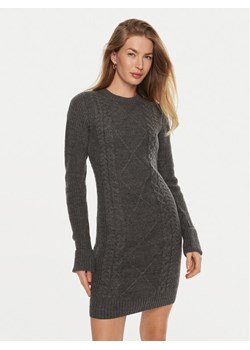 Guess Sukienka dzianinowa Serena W4BK17 Z3HW0 Szary Regular Fit ze sklepu MODIVO w kategorii Sukienki - zdjęcie 182688455