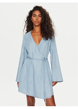 Guess Sukienka codzienna W2YK67 D22S5 Błękitny Relaxed Fit ze sklepu MODIVO w kategorii Sukienki - zdjęcie 182689607