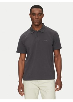 Calvin Klein Jeans Polo J30J327534 Szary Regular Fit ze sklepu MODIVO w kategorii T-shirty męskie - zdjęcie 182690479