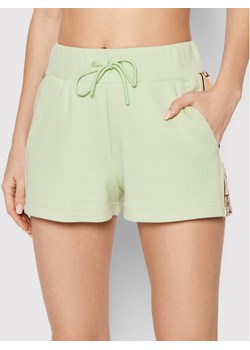 Guess Szorty sportowe V2GD15 KA3P1 Zielony Regular Fit ze sklepu MODIVO w kategorii Szorty - zdjęcie 182691368