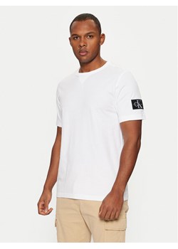 Calvin Klein Jeans T-Shirt J30J323484 Biały Regular Fit ze sklepu MODIVO w kategorii T-shirty męskie - zdjęcie 182691549