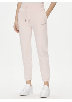 Tommy Hilfiger Spodnie dresowe 1985 WW0WW38690 Różowy Tapered Fit ze sklepu MODIVO w kategorii Spodnie damskie - zdjęcie 182691807