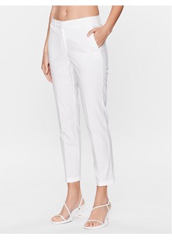 Marella Spodnie materiałowe Samuele 2331310532 Biały Slim Fit ze sklepu MODIVO w kategorii Spodnie damskie - zdjęcie 182692516