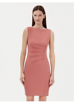 Calvin Klein Sukienka koktajlowa K20K208433 Różowy Slim Fit ze sklepu MODIVO w kategorii Sukienki - zdjęcie 182692518
