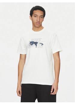Nike T-Shirt FV3496 Écru Regular Fit - id: 0000305365422 - marki Nike - 182692749 Nike T-Shirt FV3496 Écru Regular Fit ze sklepu MODIVO w kategorii T-shirty męskie - zdjęcie 182692749