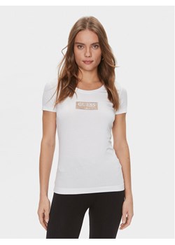 Guess T-Shirt W4RI33 J1314 Biały Slim Fit ze sklepu MODIVO w kategorii Bluzki damskie - zdjęcie 182693568