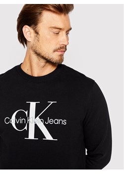 Calvin Klein Jeans Bluza J30J320933 Czarny Regular Fit ze sklepu MODIVO w kategorii Bluzy męskie - zdjęcie 182694028