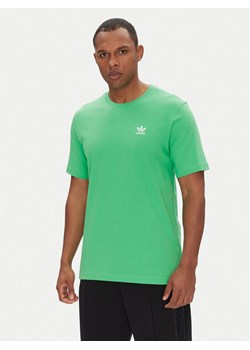 adidas T-Shirt Trefoil Essentials JN0235 Zielony Regular Fit ze sklepu MODIVO w kategorii T-shirty męskie - zdjęcie 182694269