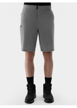 4F Szorty materiałowe 4FWSS24TFSHM425 Szary Regular Fit ze sklepu MODIVO w kategorii Spodenki męskie - zdjęcie 182694559