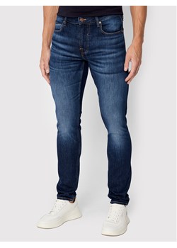 Guess Jeansy Chris M2YA27 D4Q41 Granatowy Super Skinny Fit ze sklepu MODIVO w kategorii Jeansy męskie - zdjęcie 182694915