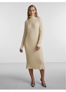 YAS Sukienka dzianinowa Mavi 26028660 Beżowy Regular Fit ze sklepu MODIVO w kategorii Sukienki - zdjęcie 182695517
