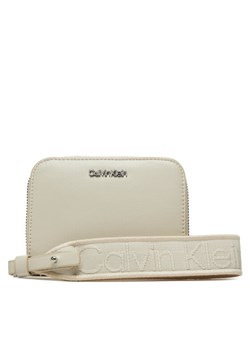 Calvin Klein Duży Portfel Damski Gracie K60K611688 Beżowy ze sklepu MODIVO w kategorii Portfele damskie - zdjęcie 182696816