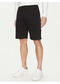 Tommy Hilfiger Szorty sportowe UM0UM03452 Czarny Regular Fit ze sklepu MODIVO w kategorii Spodenki męskie - zdjęcie 182696997