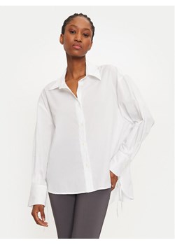 ViCOLO Koszula TS0336 Biały Regular Fit ze sklepu MODIVO w kategorii Koszule damskie - zdjęcie 182697629