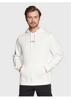 Guess Bluza M2BQ50 K9YH1 Biały Regular Fit ze sklepu MODIVO w kategorii Bluzy męskie - zdjęcie 182697707