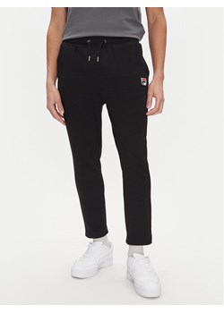 Fila Spodnie dresowe Lobbes FAM0922 Czarny Tapered Fit ze sklepu MODIVO w kategorii Spodnie męskie - zdjęcie 182697777