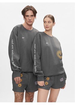 Reebok Bluza Classics Good Vibes Crew Sweatshirt HT6117 Szary ze sklepu MODIVO w kategorii Bluzy męskie - zdjęcie 182697948