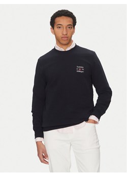 Tommy Hilfiger Bluza Stack MW0MW38673 Granatowy Regular Fit ze sklepu MODIVO w kategorii Bluzy męskie - zdjęcie 182697977