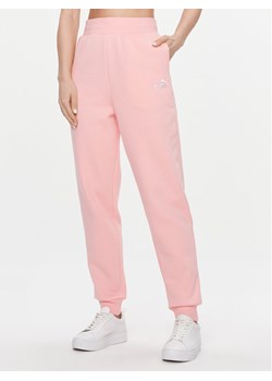 Puma Spodnie dresowe Ess+ Embroidery 670007 Różowy Regular Fit ze sklepu MODIVO w kategorii Spodnie damskie - zdjęcie 182698136