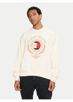 Tommy Jeans Bluza DM0DM19243 Écru Boxy Fit ze sklepu MODIVO w kategorii Bluzy męskie - zdjęcie 182698265