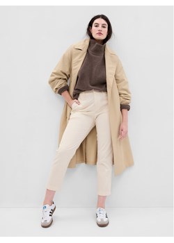 Gap Spodnie materiałowe 541213-00 Écru Regular Fit ze sklepu MODIVO w kategorii Spodnie damskie - zdjęcie 182698279