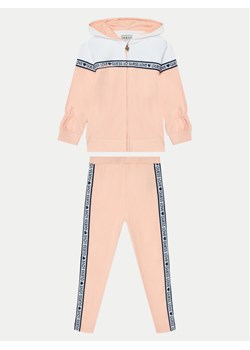 Guess Dres K5RG02 KA6R4 Różowy Regular Fit ze sklepu MODIVO w kategorii Dresy dziewczęce - zdjęcie 182698927