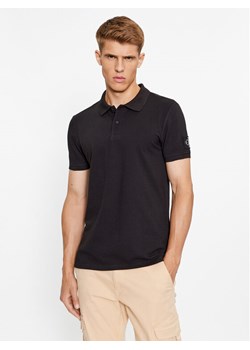 Calvin Klein Jeans Polo J30J323394 Czarny Regular Fit ze sklepu MODIVO w kategorii T-shirty męskie - zdjęcie 182699257
