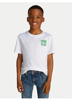 Calvin Klein Jeans T-Shirt Shifted IB0IB02351 Biały Regular Fit ze sklepu MODIVO w kategorii T-shirty chłopięce - zdjęcie 182700139