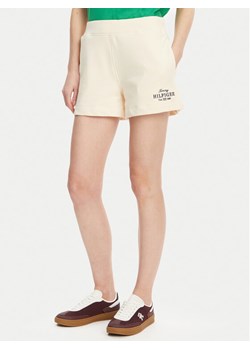 Tommy Hilfiger Szorty sportowe WW0WW45518 Beżowy Regular Fit ze sklepu MODIVO w kategorii Szorty - zdjęcie 182700158
