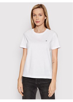 Calvin Klein T-Shirt K20K202132 Biały Regular Fit ze sklepu MODIVO w kategorii Bluzki damskie - zdjęcie 182700305