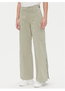 HUGO Spodnie cargo Holoma 50536955 Zielony Relaxed Fit ze sklepu MODIVO w kategorii Spodnie damskie - zdjęcie 182700548