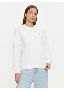 Tommy Jeans Bluza DW0DW19959 Biały Regular Fit ze sklepu MODIVO w kategorii Bluzy damskie - zdjęcie 182700656