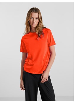 Pieces T-Shirt Ria 17086970 Czerwony Regular Fit ze sklepu MODIVO w kategorii Bluzki damskie - zdjęcie 182701138