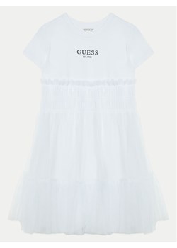 Guess Sukienka elegancka J5RK18 K6YW0 Biały Regular Fit ze sklepu MODIVO w kategorii Sukienki dziewczęce - zdjęcie 182702337