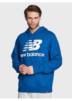 New Balance Bluza Essentials Stacked Logo MT03558 Niebieski Relaxed Fit ze sklepu MODIVO w kategorii Bluzy męskie - zdjęcie 182702407