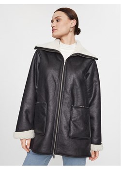 Noisy May Kożuch 27028520 Czarny Relaxed Fit ze sklepu MODIVO w kategorii Płaszcze damskie - zdjęcie 182702526