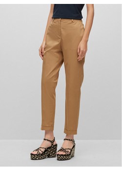 Boss Spodnie materiałowe Tachinoa 50490057 Beżowy Regular Fit ze sklepu MODIVO w kategorii Spodnie damskie - zdjęcie 182702607